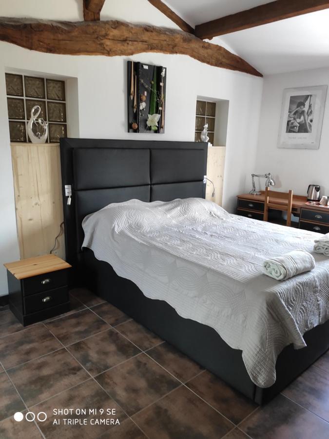 Les Gites De Brives Brives-sur-Charente Exterior foto