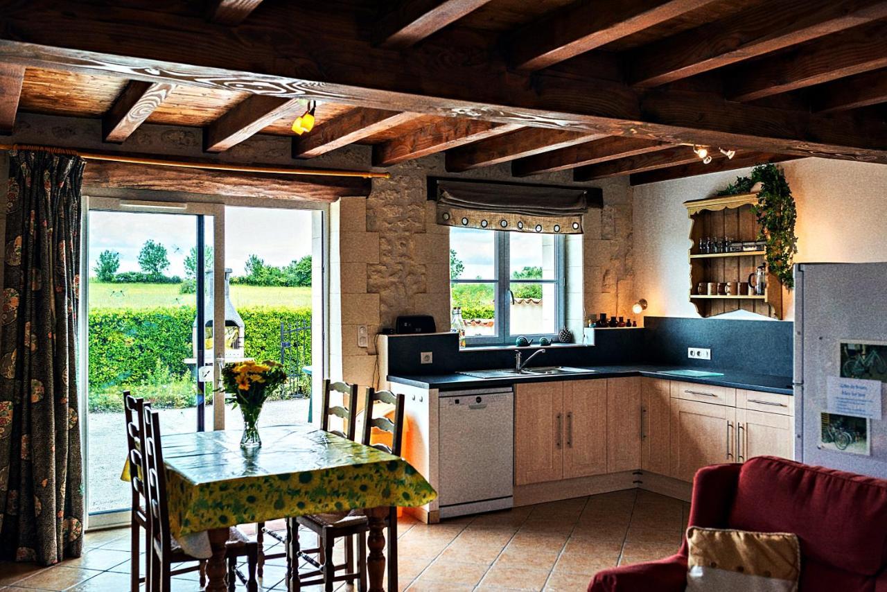 Les Gites De Brives Brives-sur-Charente Exterior foto