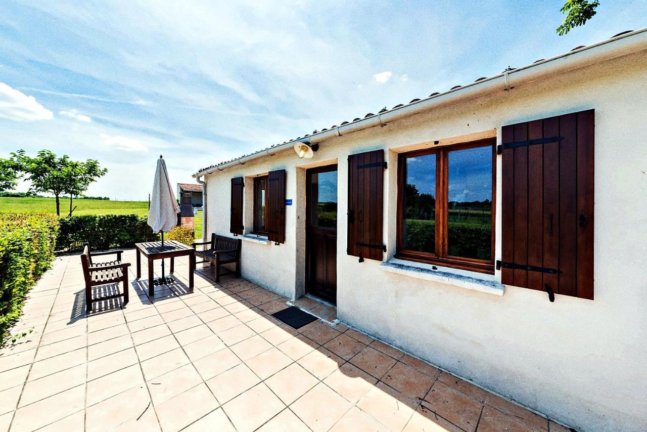 Les Gites De Brives Brives-sur-Charente Exterior foto