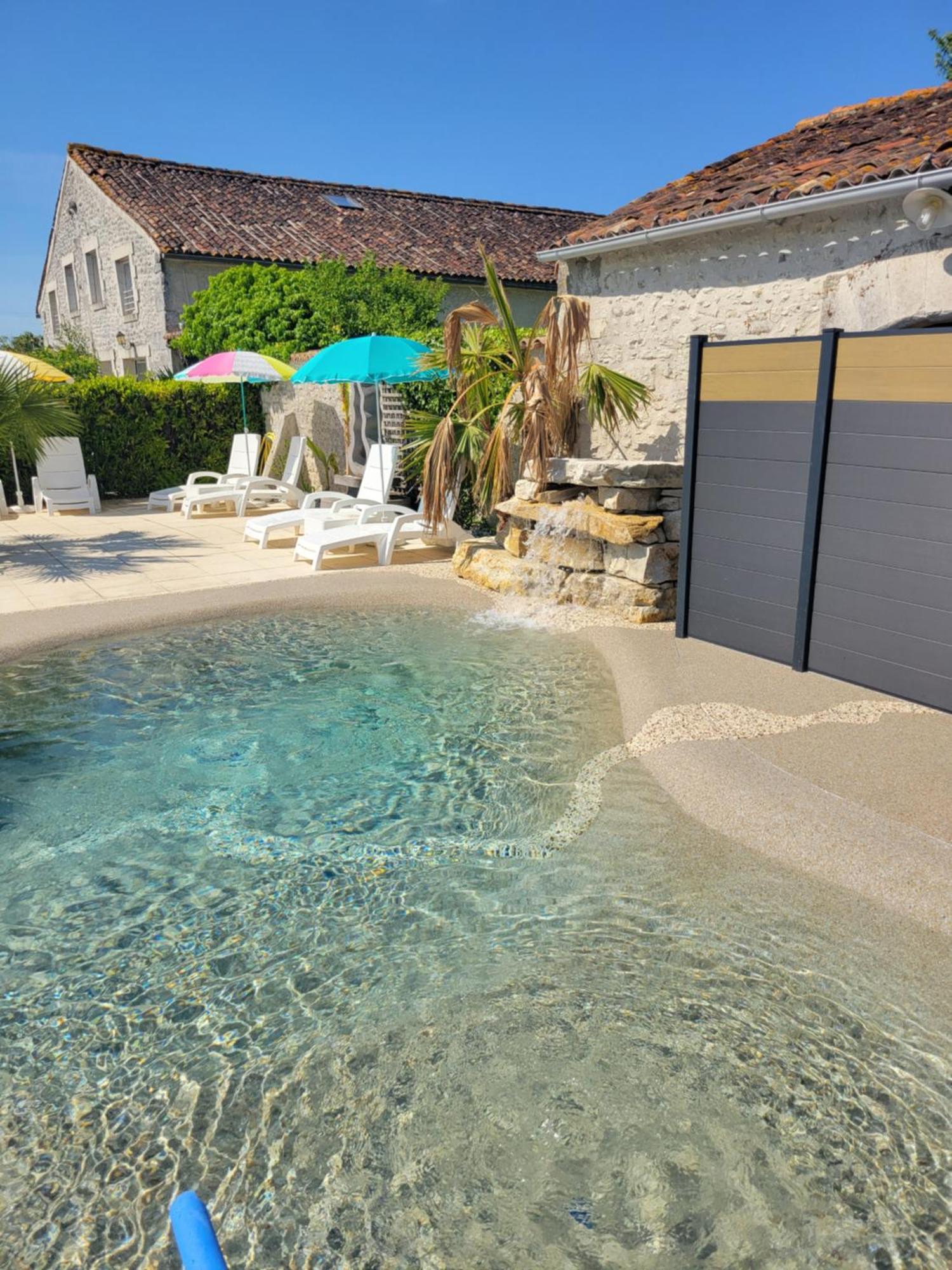 Les Gites De Brives Brives-sur-Charente Exterior foto